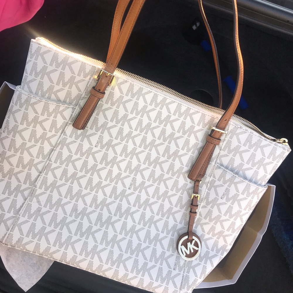 Micheal kors purse